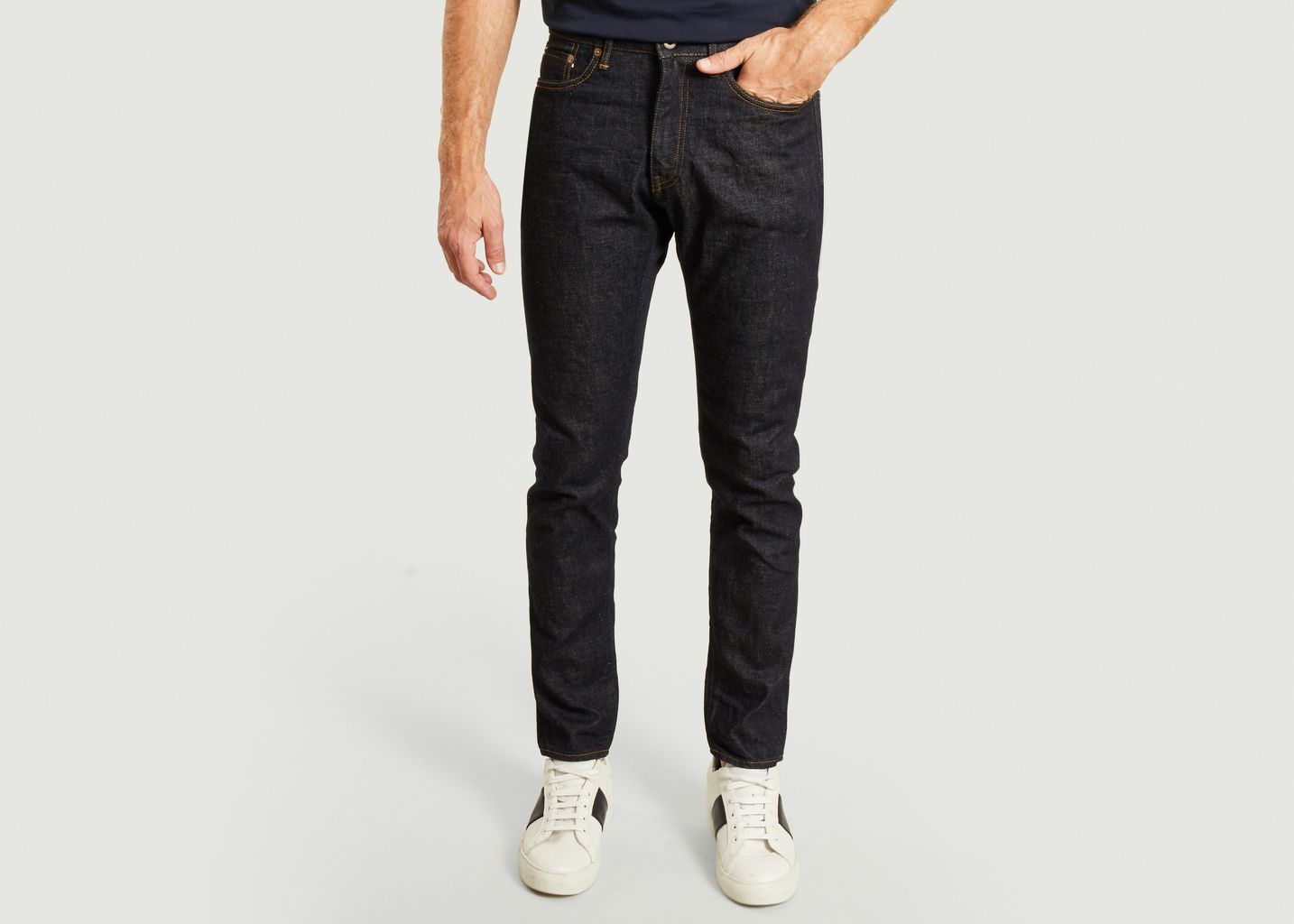 J204 tapered jeans